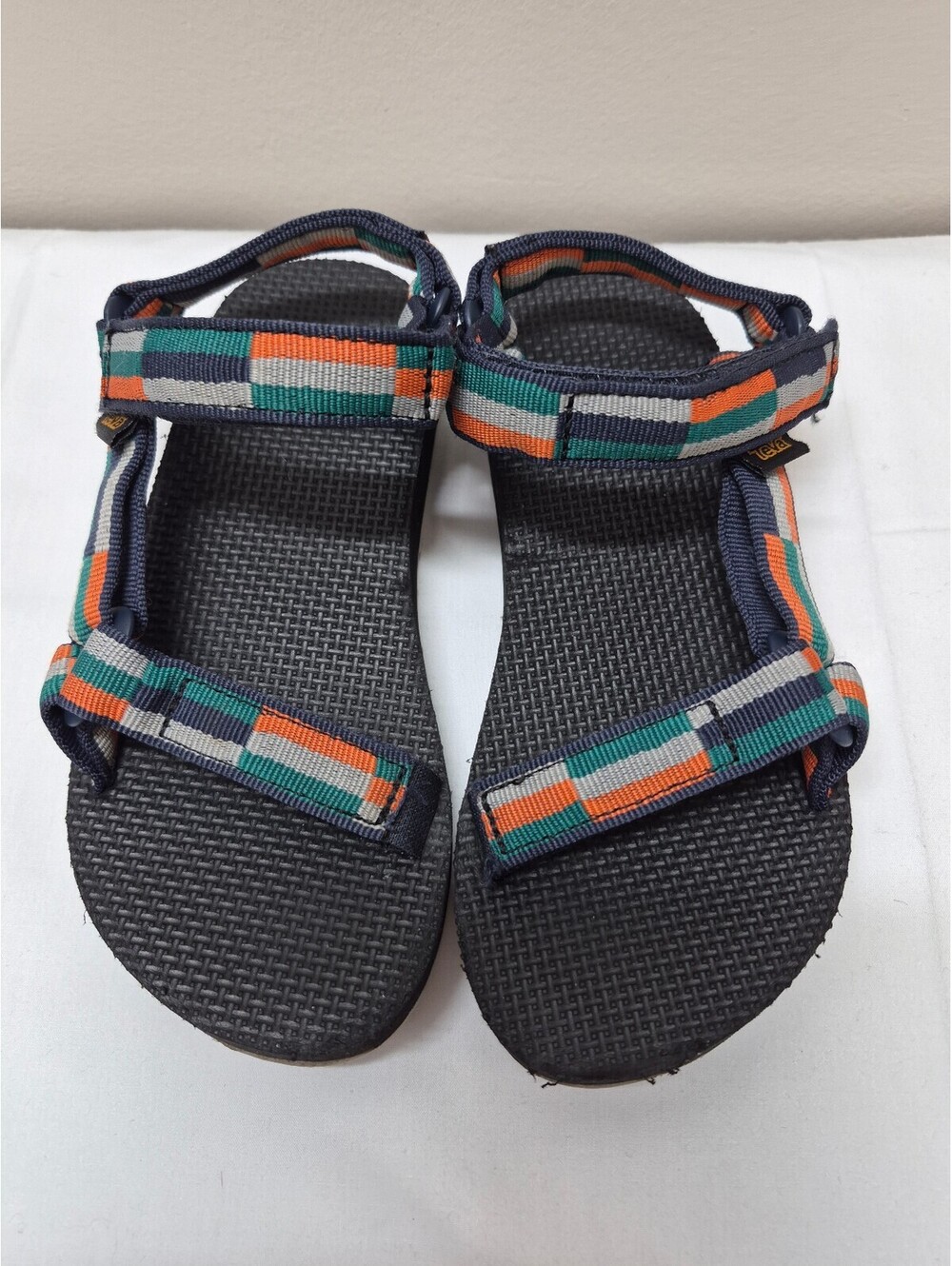 Teva Youth Classic Strappy Sandals in Multicolor Pattern, Size 1 B379